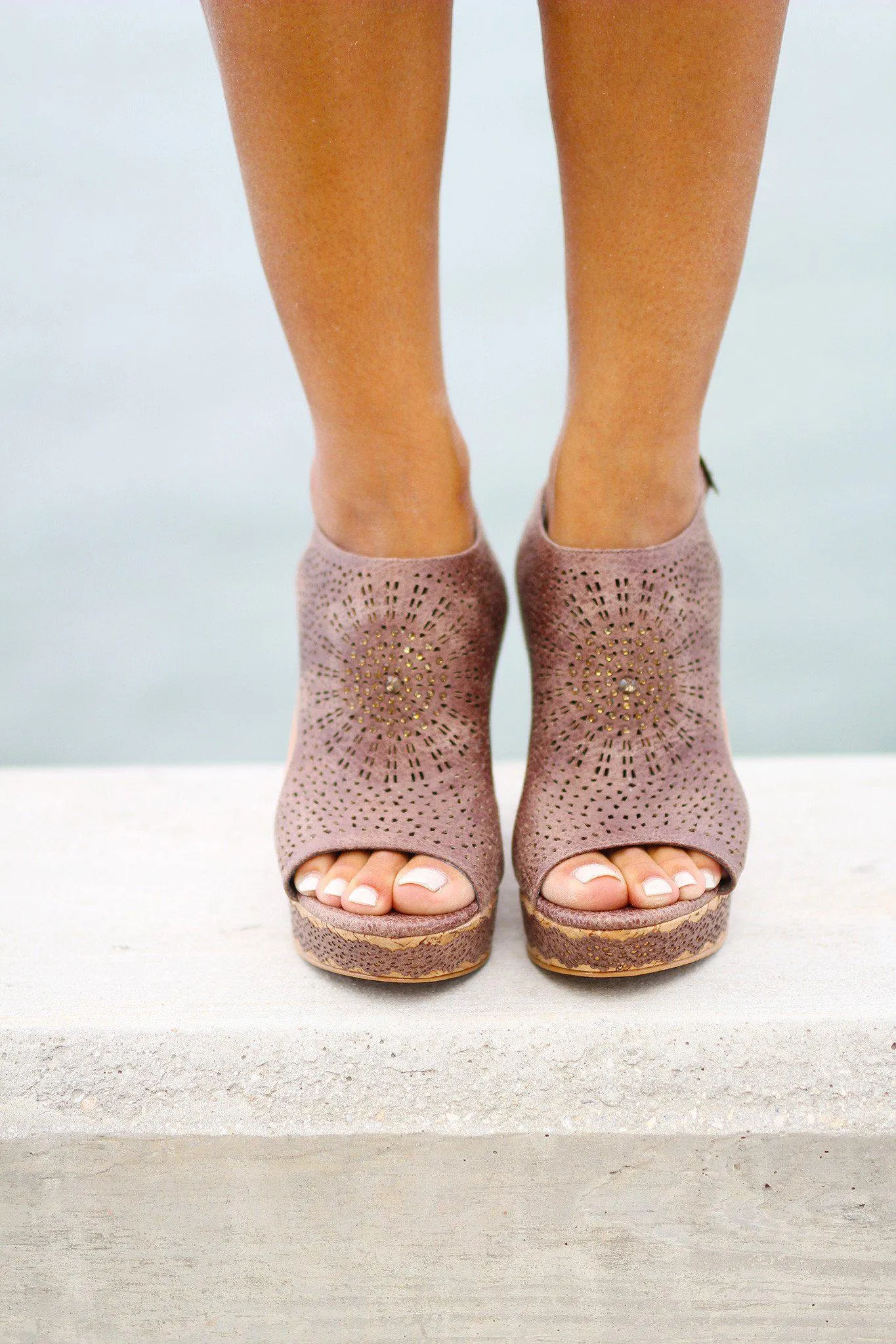 Auki Taupe Wedges