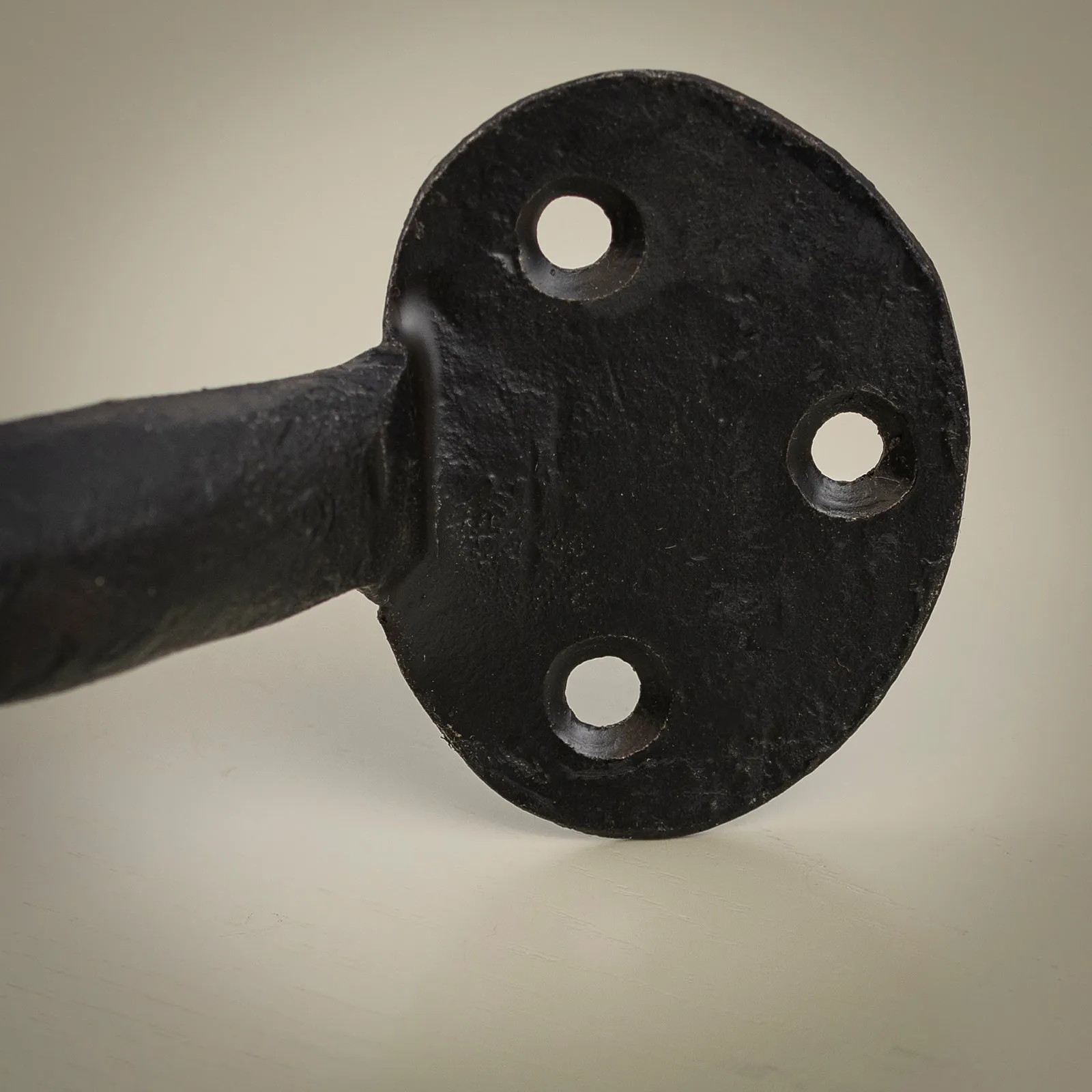 Suffolk Latch With T Bar Black