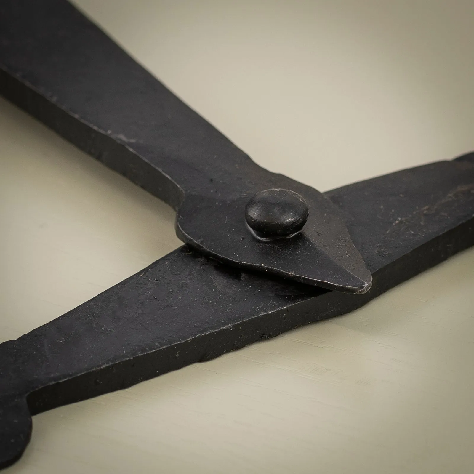 Suffolk Latch With T Bar Black