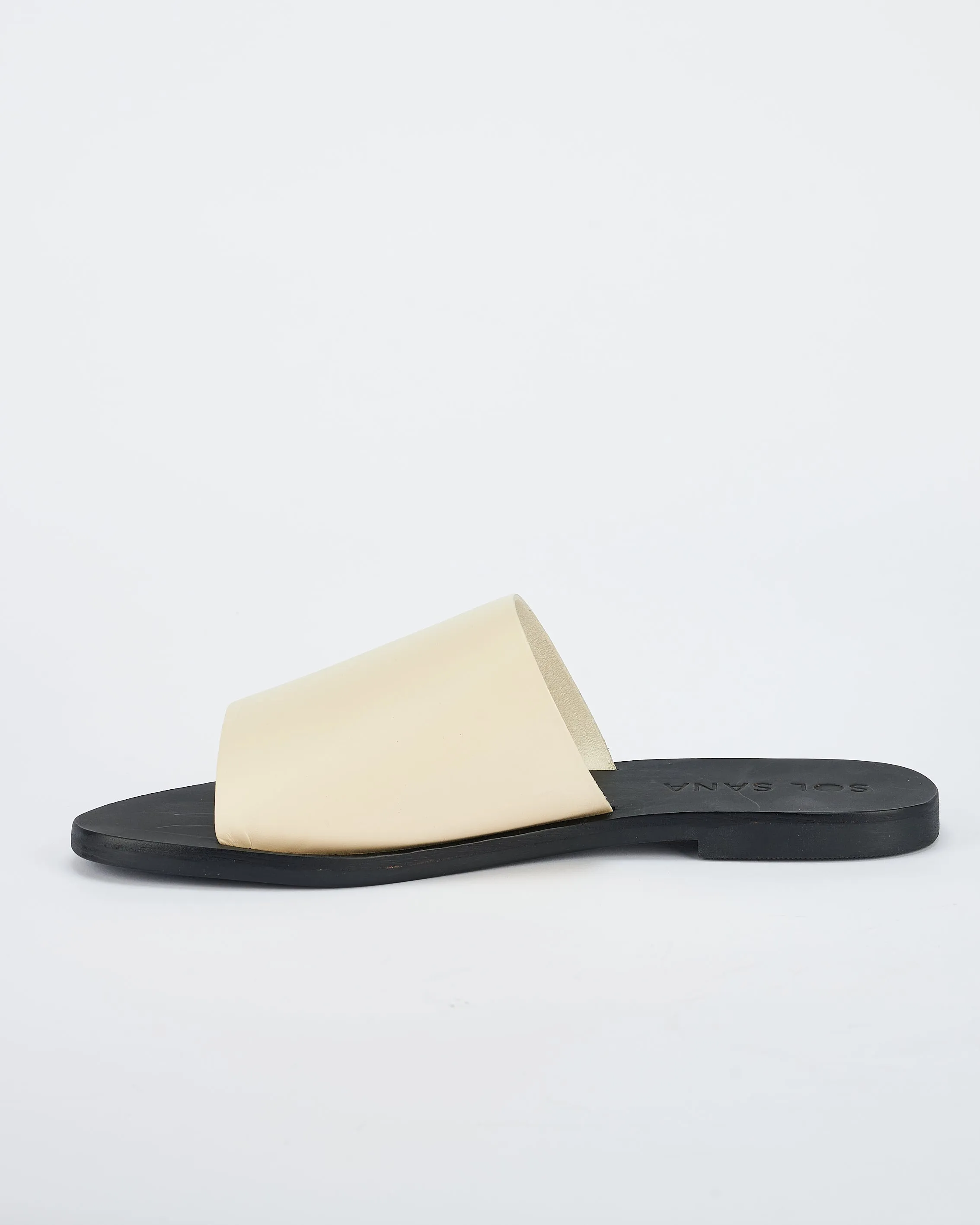 Teresa Slide • Off White / Black